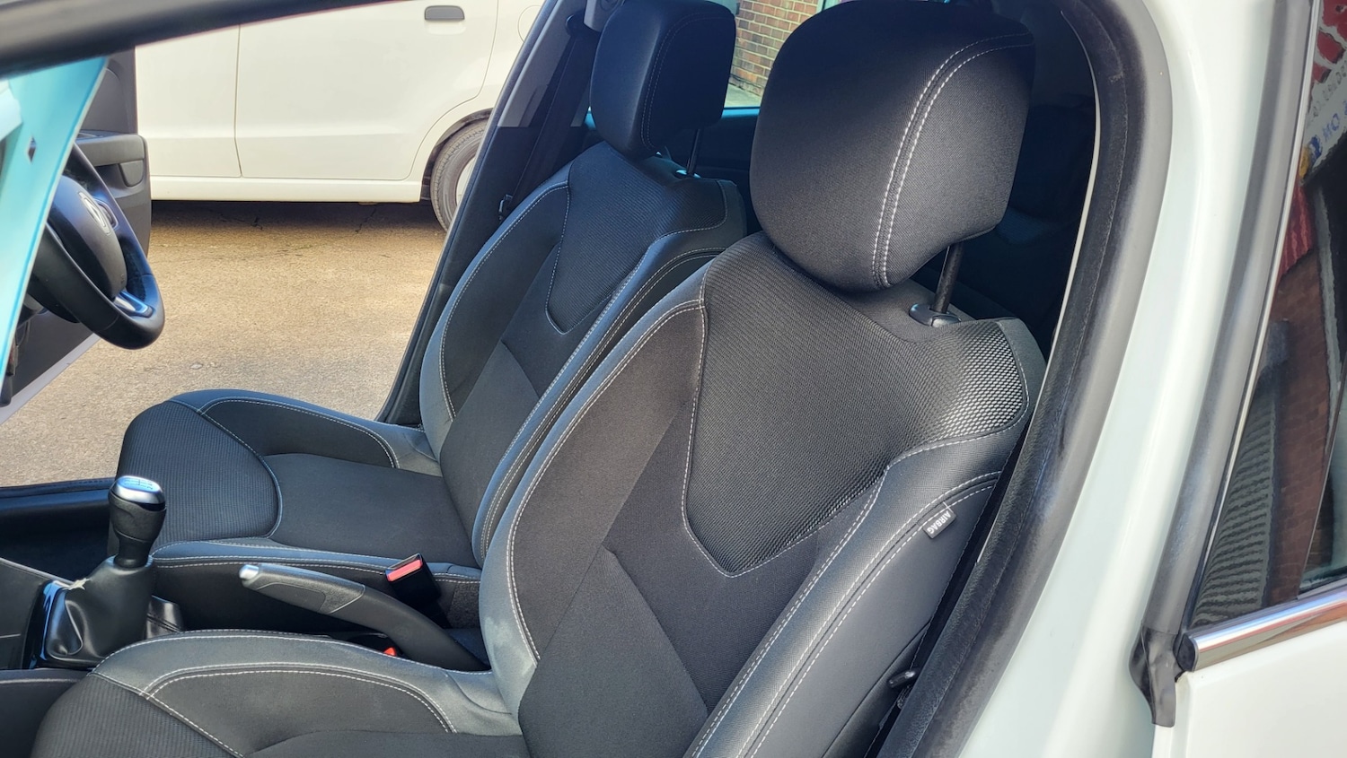 Used Renault Clio 2018 for sale - 75982748: Photo 19