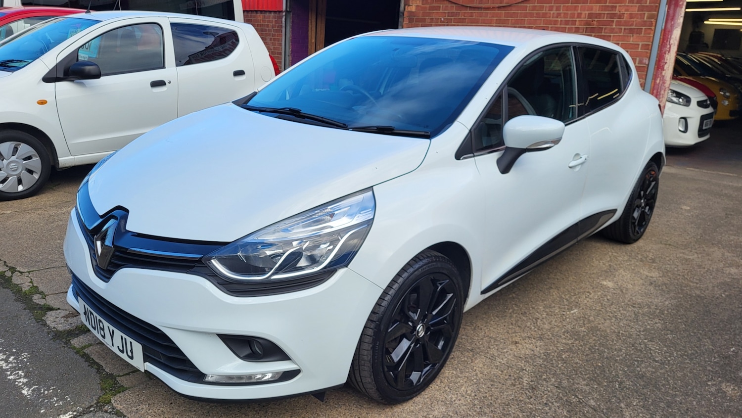 Used Renault Clio 2018 for sale - 75982748: Photo 2