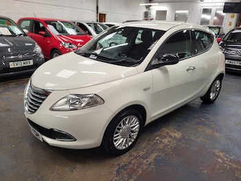 Used Chrysler Ypsilon 2014 for sale - 79275349: Photo