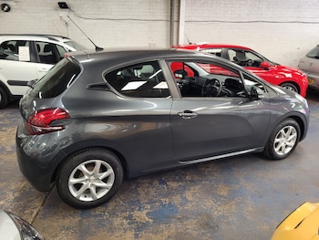 Used Peugeot 208 2016 for sale - 78865327: Photo