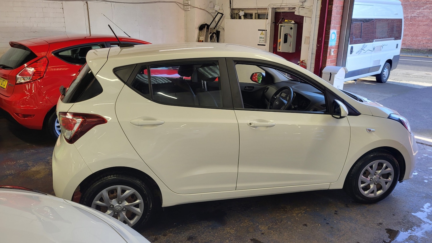 Used Hyundai i10 2017 for sale - 77011905: Photo 4