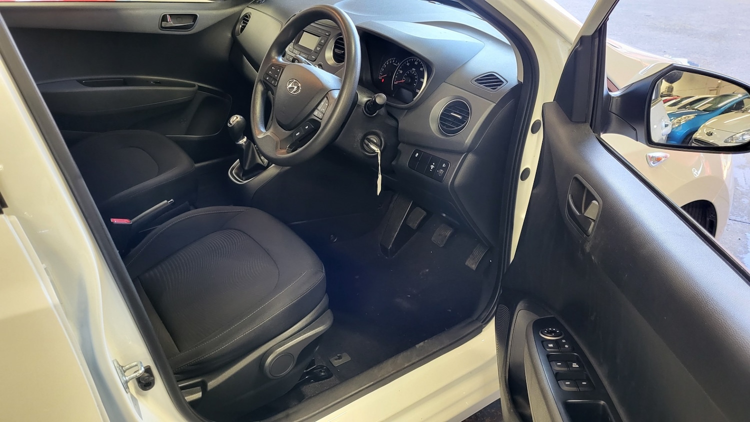 Used Hyundai i10 2017 for sale - 77011905: Photo 8