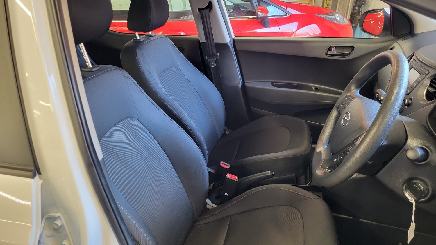 Used Hyundai i10 2017 for sale - 77011905: Photo 9