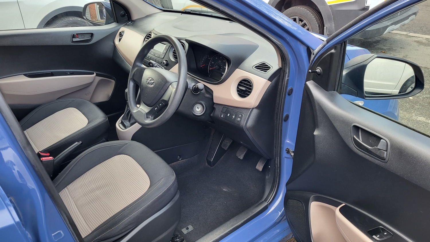 Used Hyundai i10 2015 for sale - 76536377: Photo 9