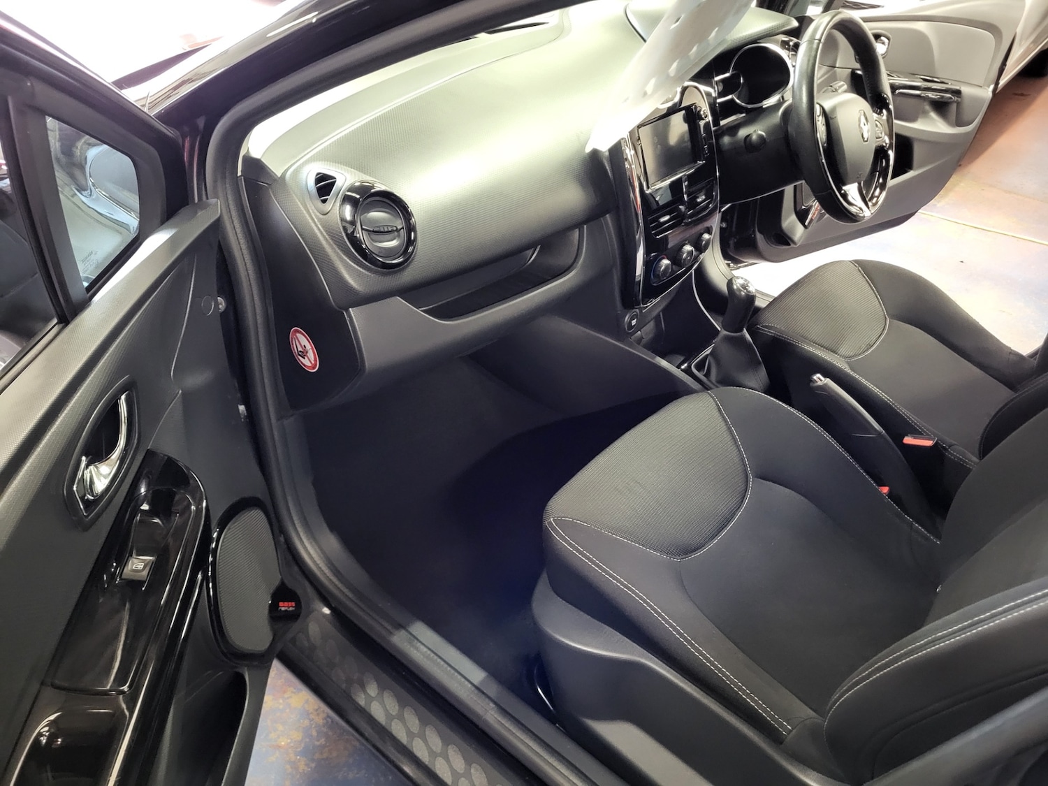 Used Renault Clio 2014 for sale - 77968966: Photo 18