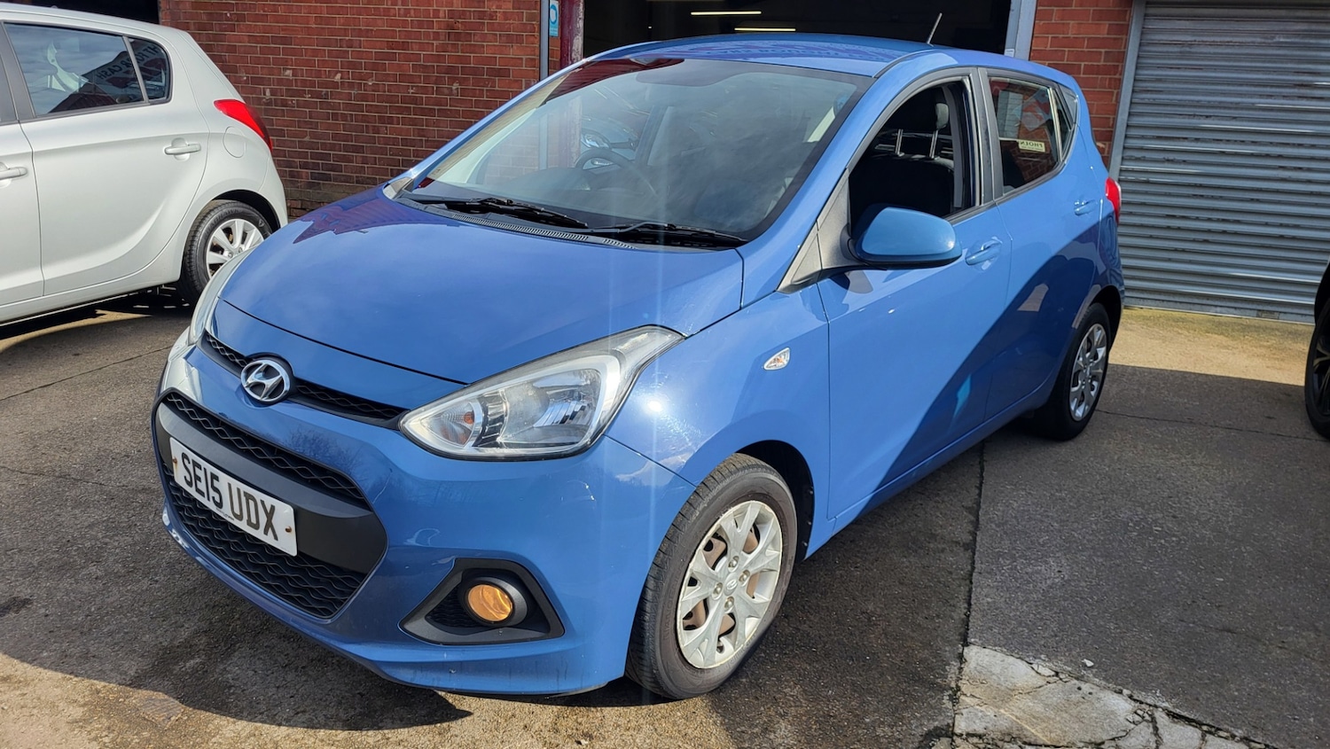 Used Hyundai i10 2015 for sale - 77622879: Photo 2