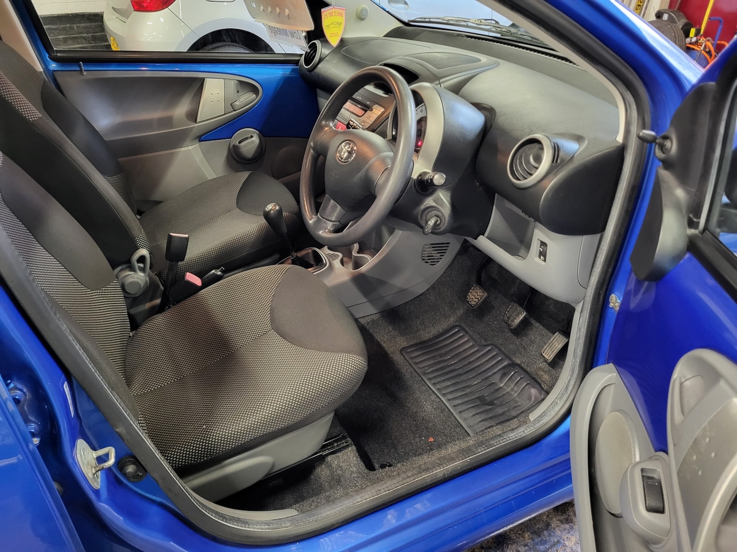 Used Toyota AYGO 2010 for sale - 78005542: Photo 9