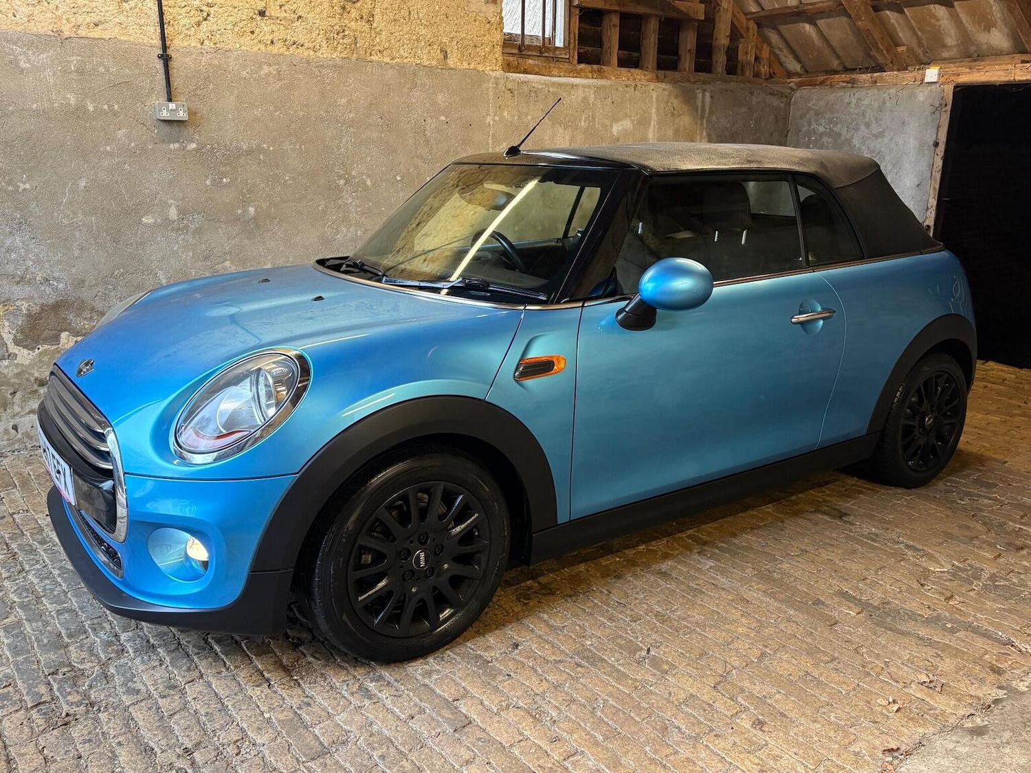 Used MINI Convertible 2017 for sale - 76817553: Photo 1