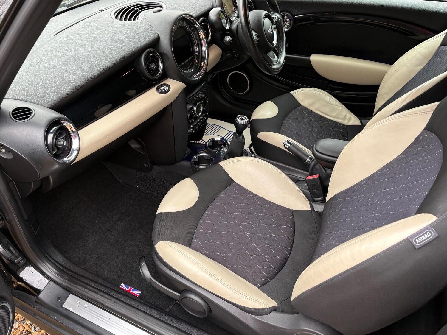 Used MINI Convertible 2015 for sale - 76744102: Photo 15