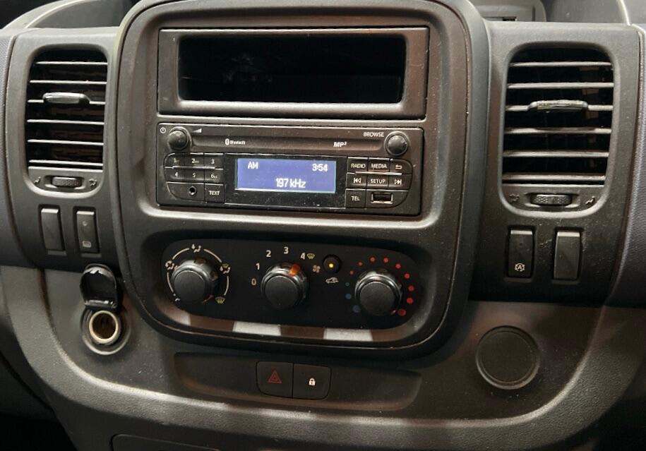 Used Vauxhall Vivaro 2016 for sale - 77457432: Photo 10