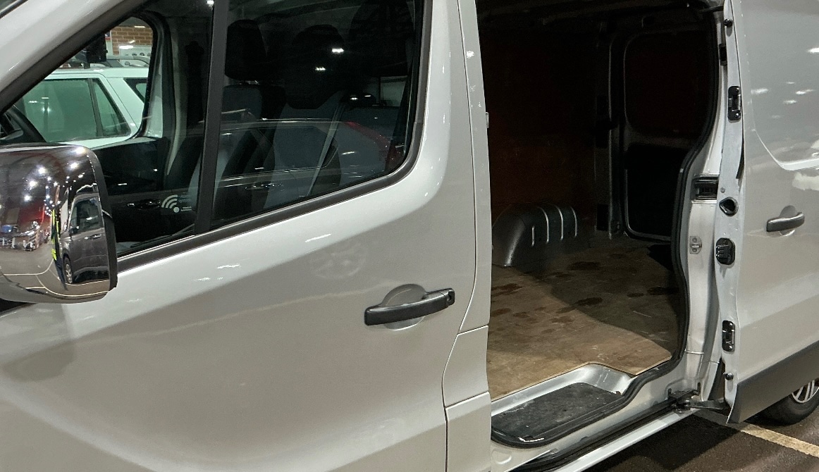 Used Vauxhall Vivaro 2014 for sale - 77620020: Photo 3