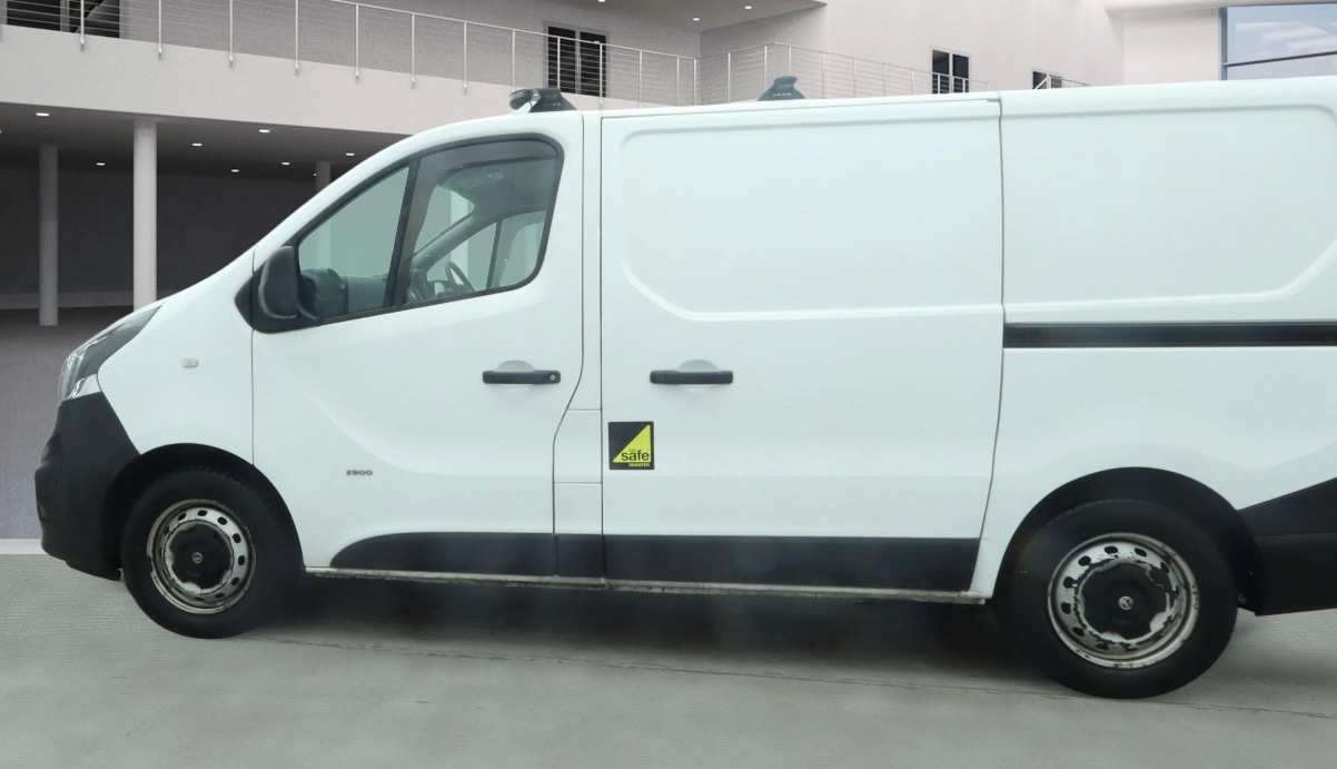 Used Vauxhall Vivaro 2016 for sale - 77460296: Photo 3