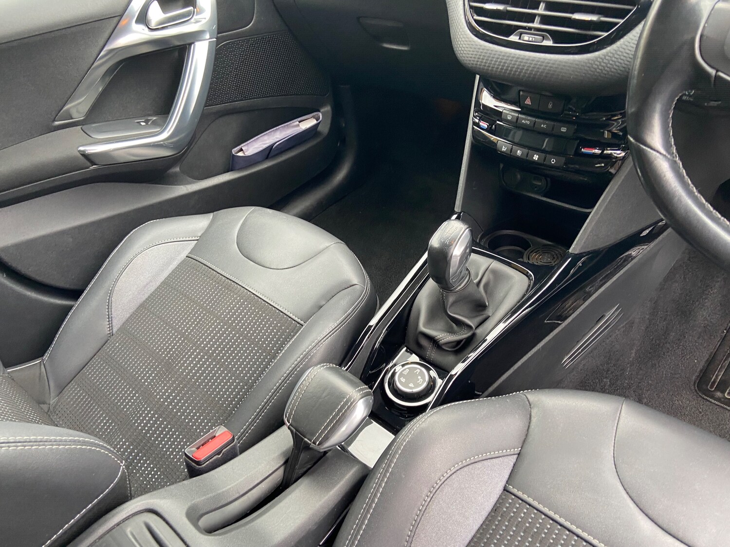 Used Peugeot 2008 2016 for sale - 77855823: Photo 29