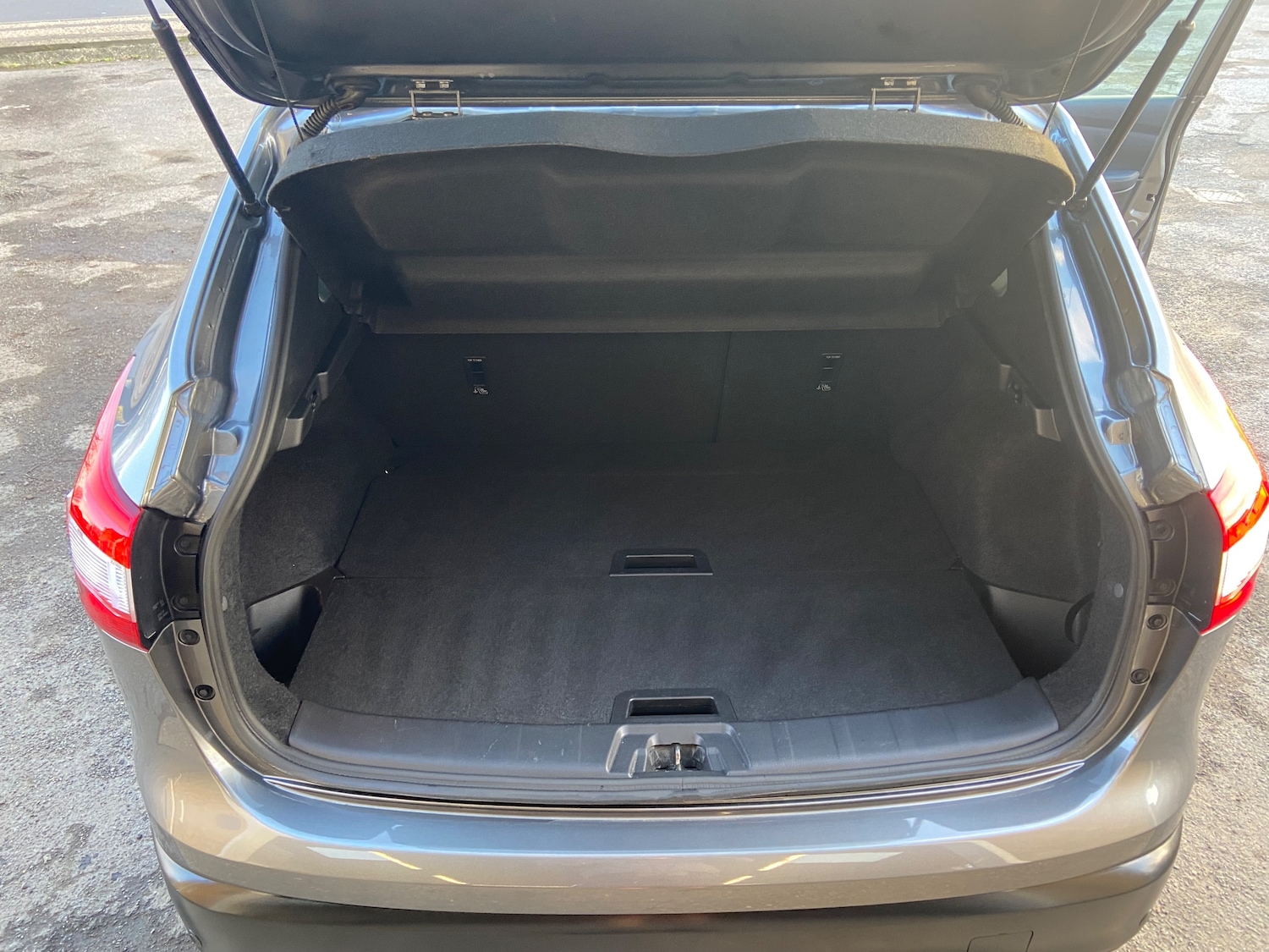 Used Nissan Qashqai 2015 for sale - 77050999: Photo 27