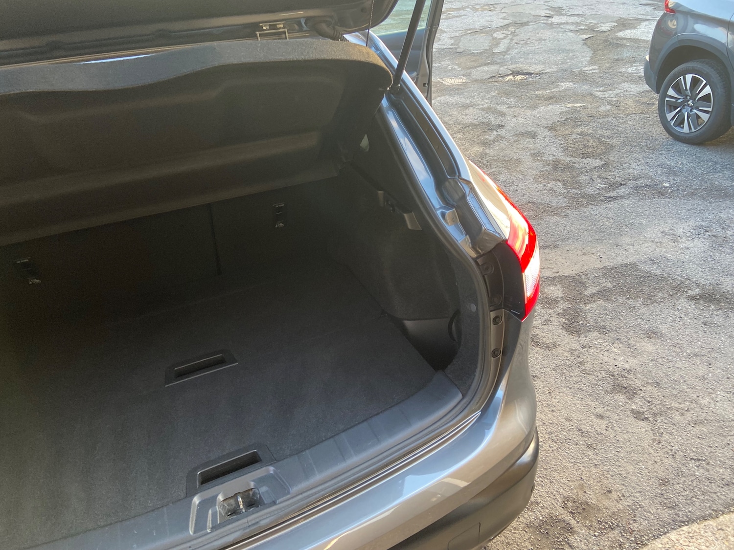 Used Nissan Qashqai 2015 for sale - 77050999: Photo 28