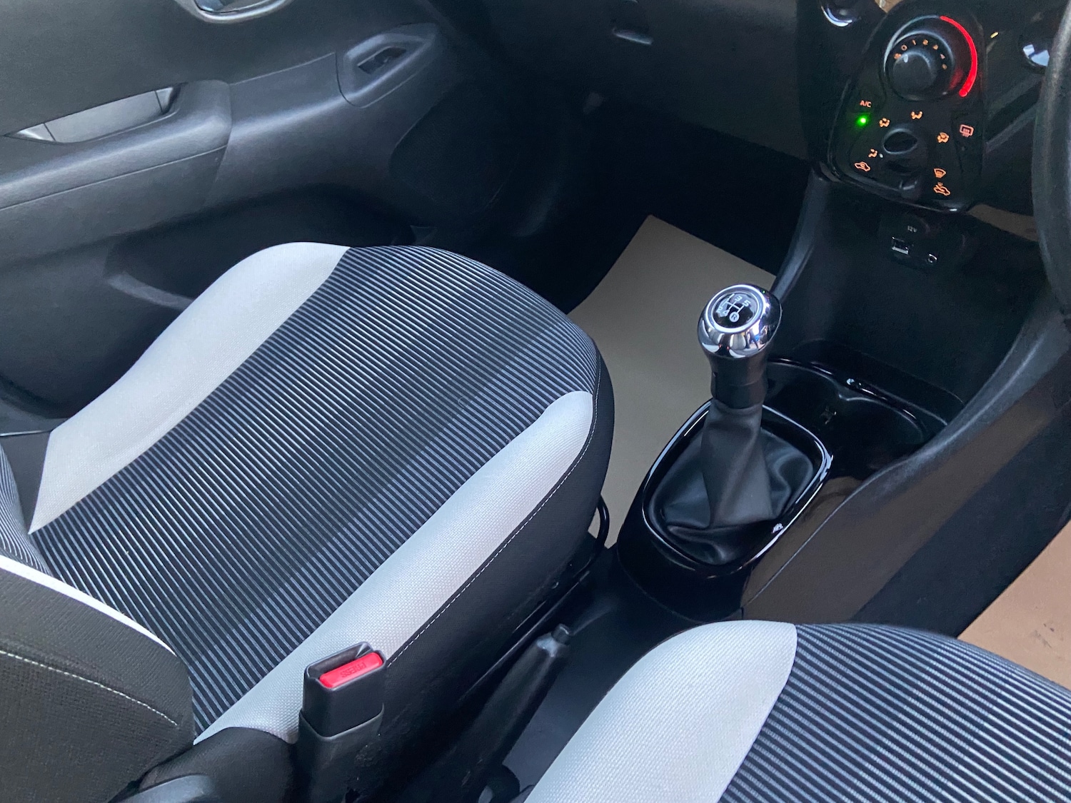 Used Peugeot 108 2015 for sale - 76648110: Photo 25