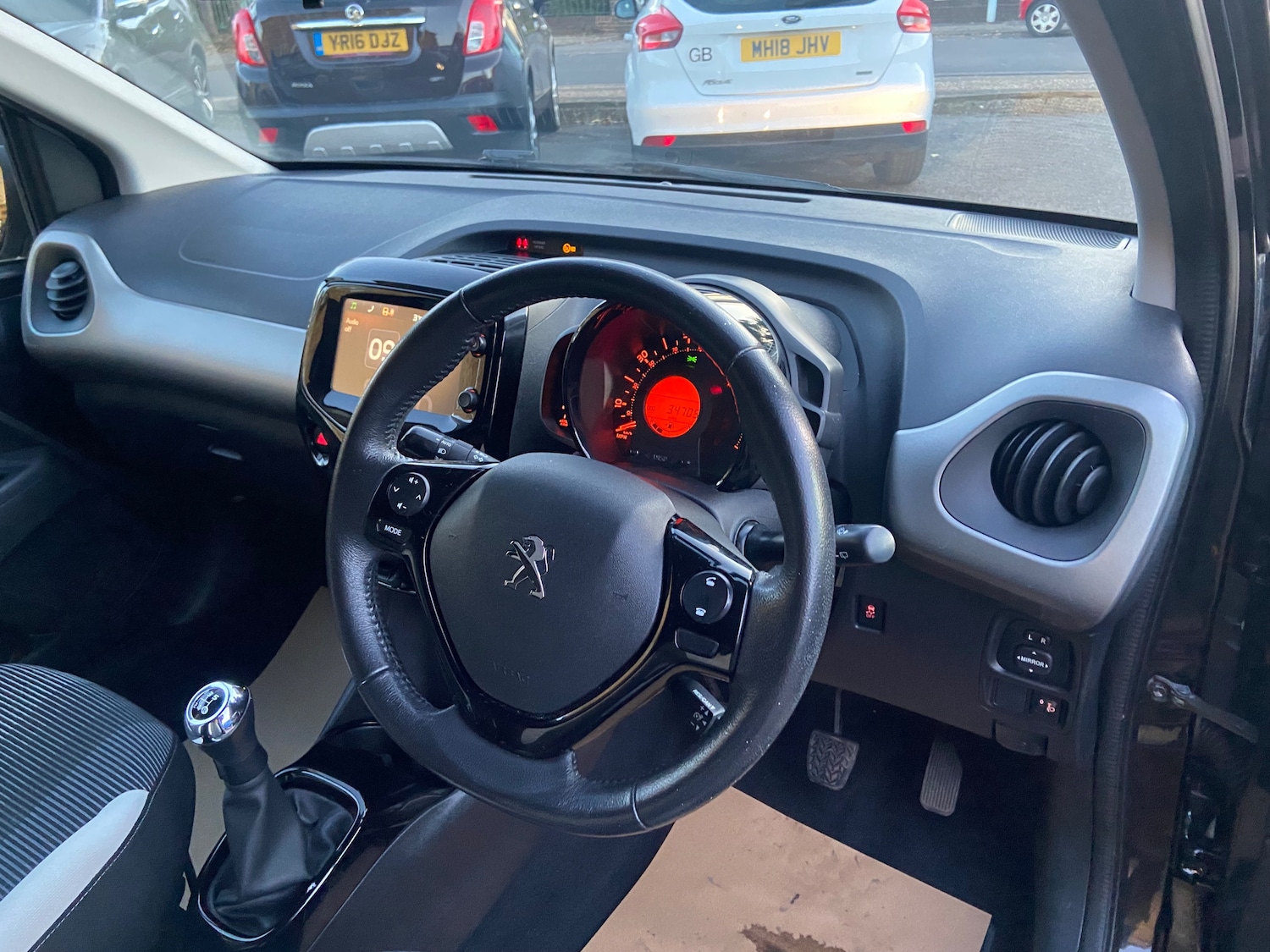 Used Peugeot 108 2015 for sale - 76648110: Photo 27