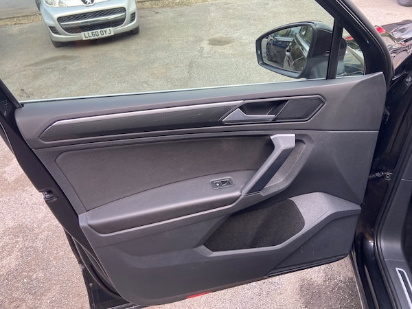 Used Volkswagen Tiguan 2019 for sale - 76217667: Photo 8