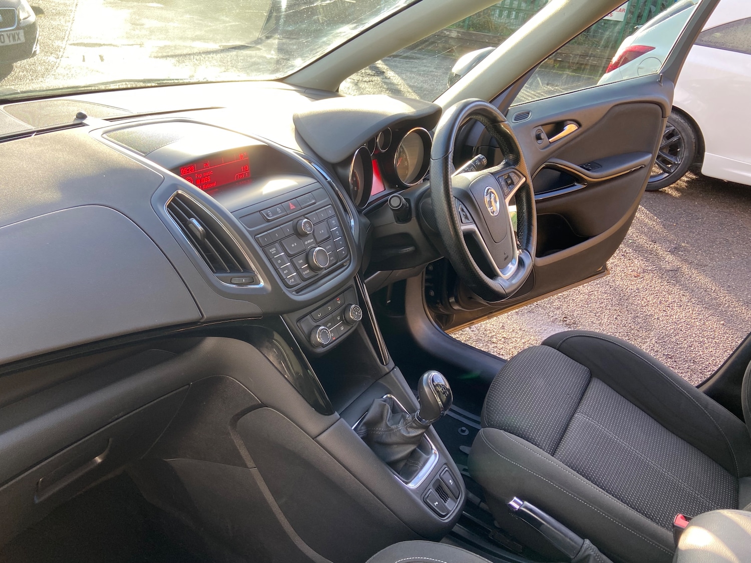 Used Vauxhall Zafira 2015 for sale - 77389116: Photo 14
