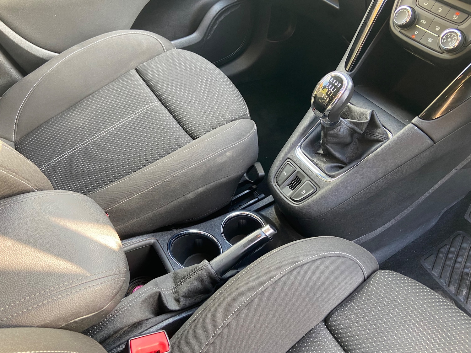 Used Vauxhall Zafira 2015 for sale - 77389116: Photo 26