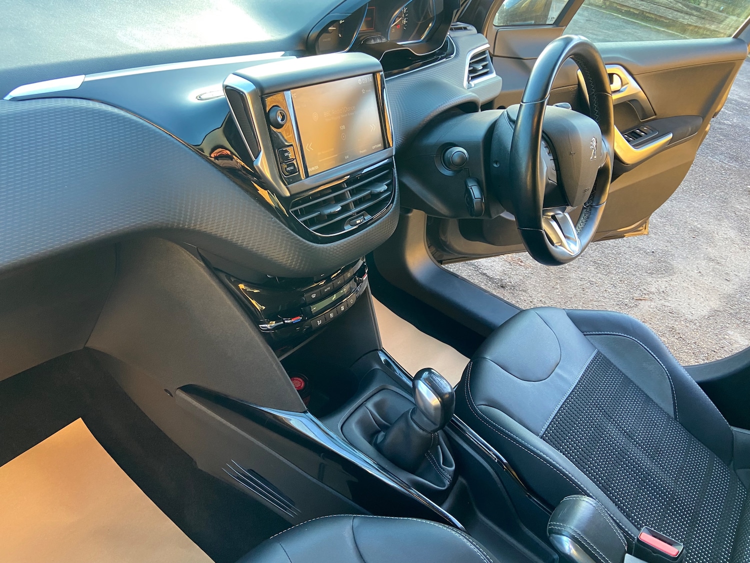 Used Peugeot 2008 2017 for sale - 77167342: Photo 17