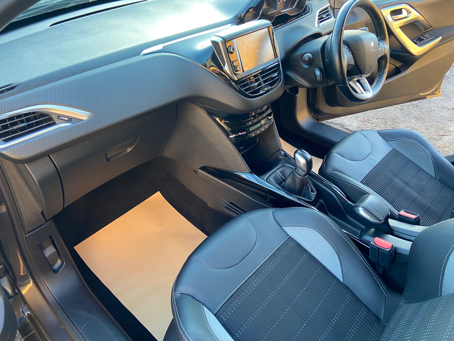 Used Peugeot 2008 2017 for sale - 77167342: Photo 19