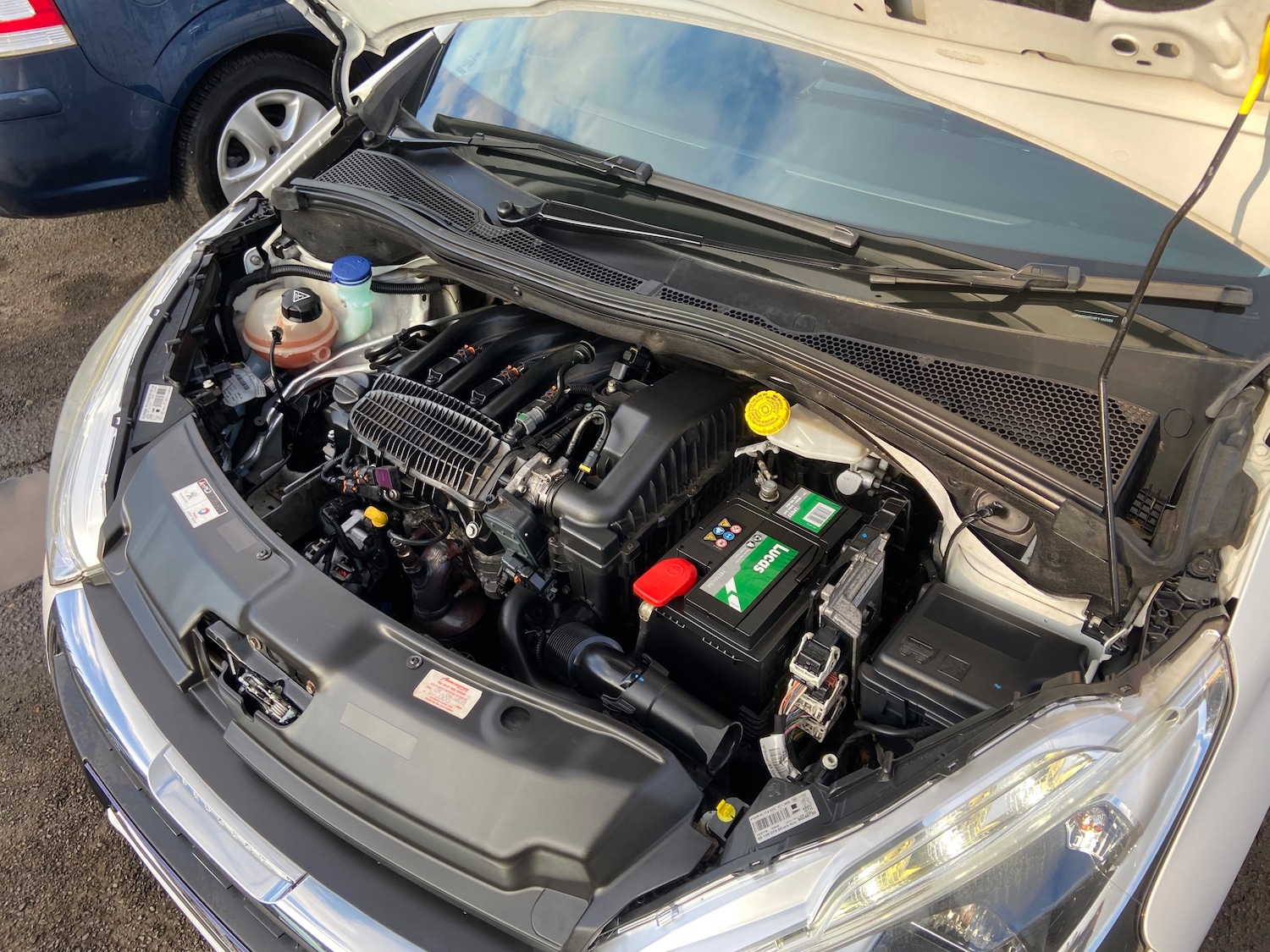 Used Peugeot 208 2015 for sale - 78118129: Photo 14