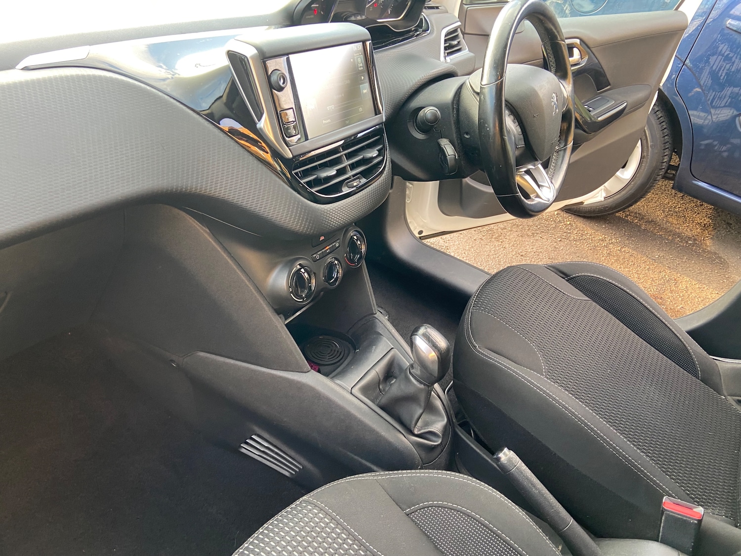 Used Peugeot 208 2015 for sale - 78118129: Photo 21