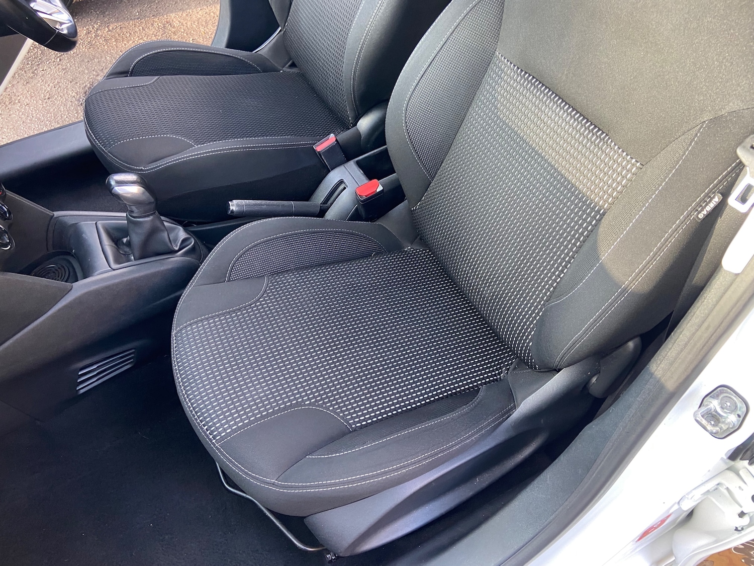 Used Peugeot 208 2015 for sale - 78118129: Photo 22