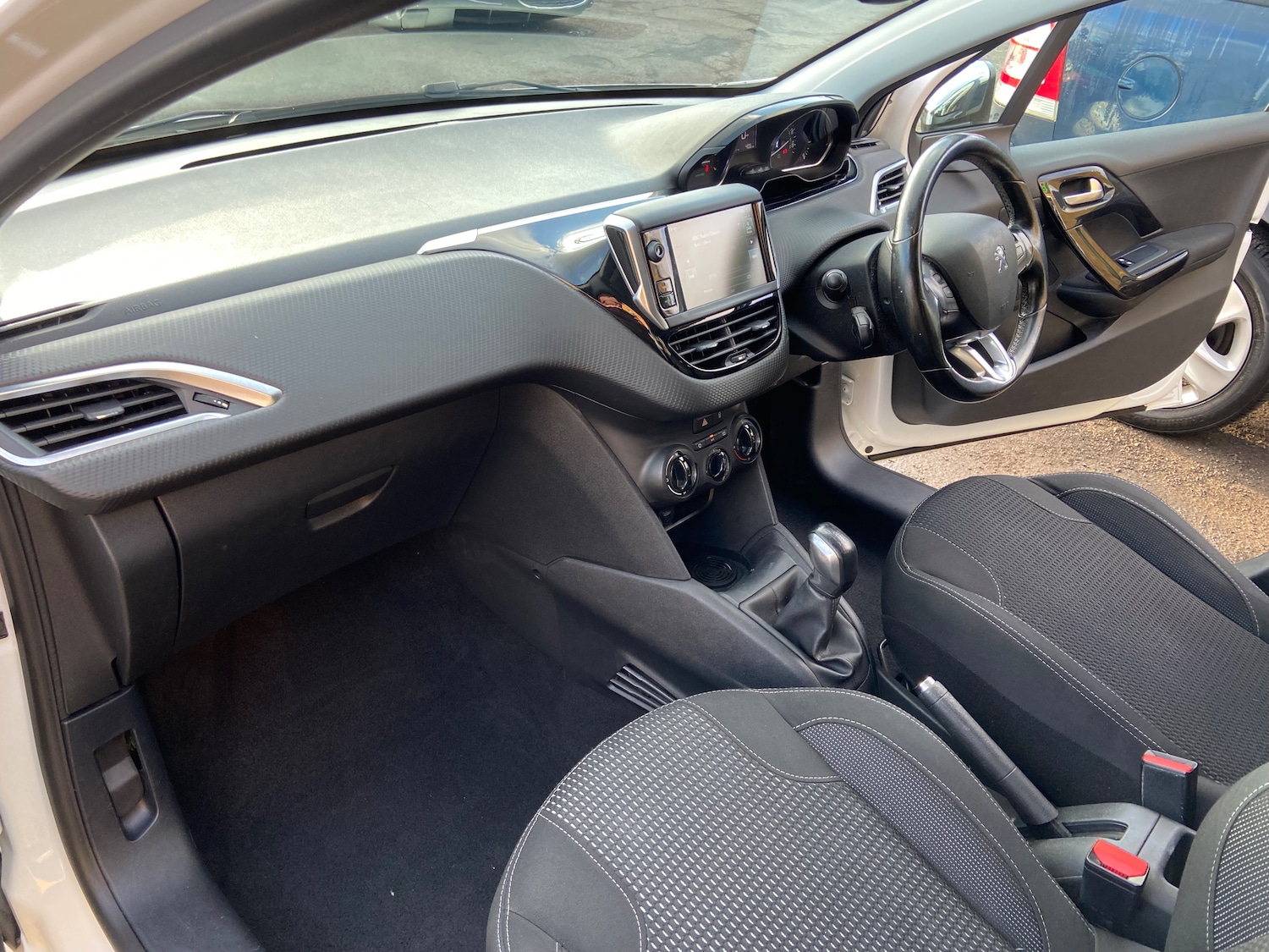 Used Peugeot 208 2015 for sale - 78118129: Photo 23