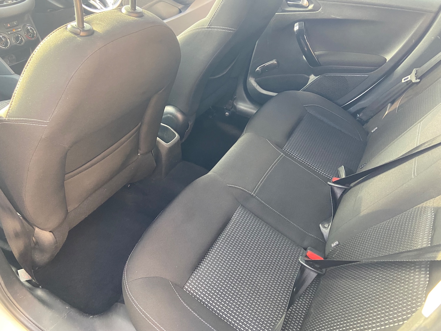 Used Peugeot 208 2015 for sale - 78118129: Photo 26