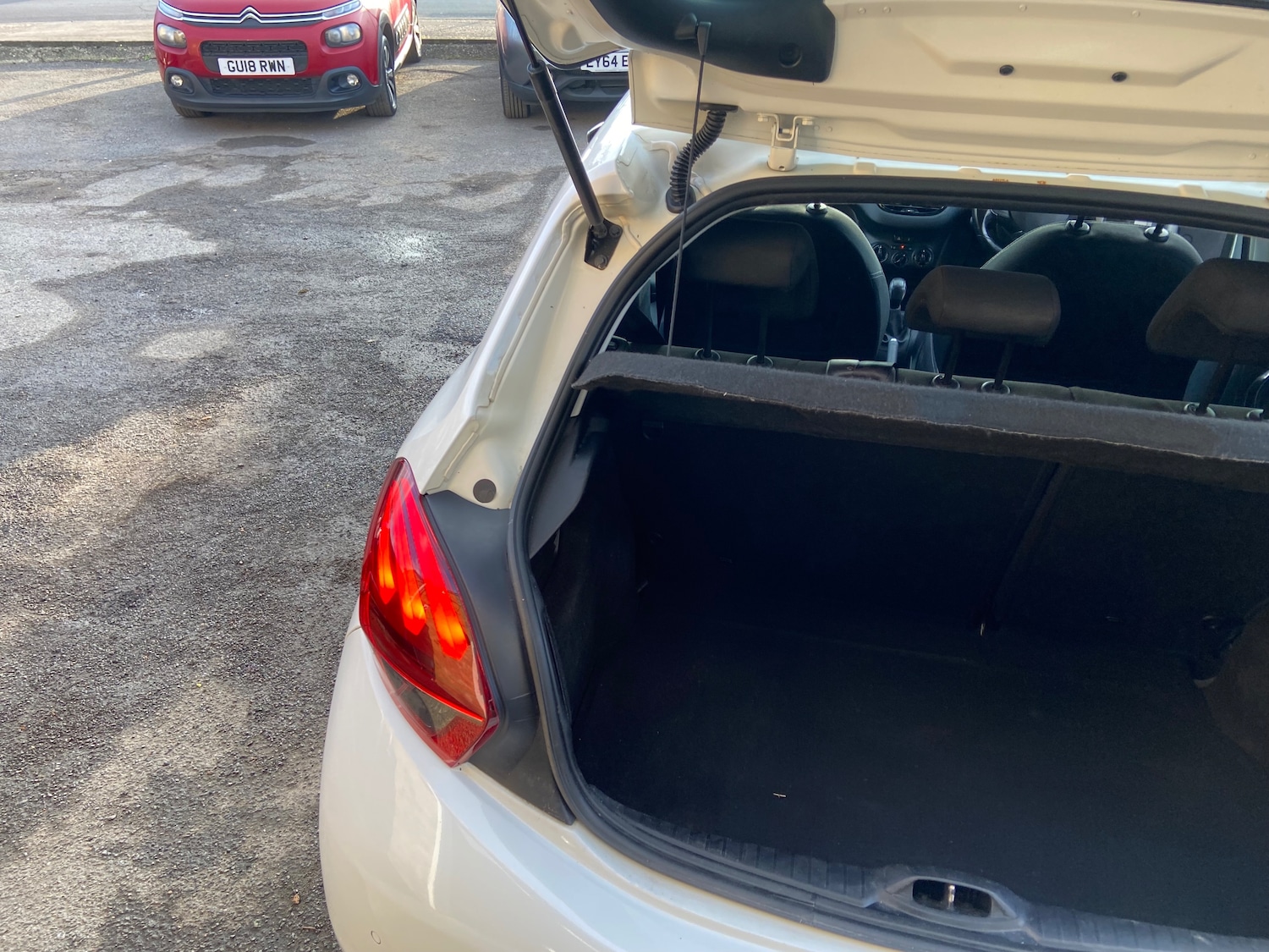 Used Peugeot 208 2015 for sale - 78118129: Photo 28