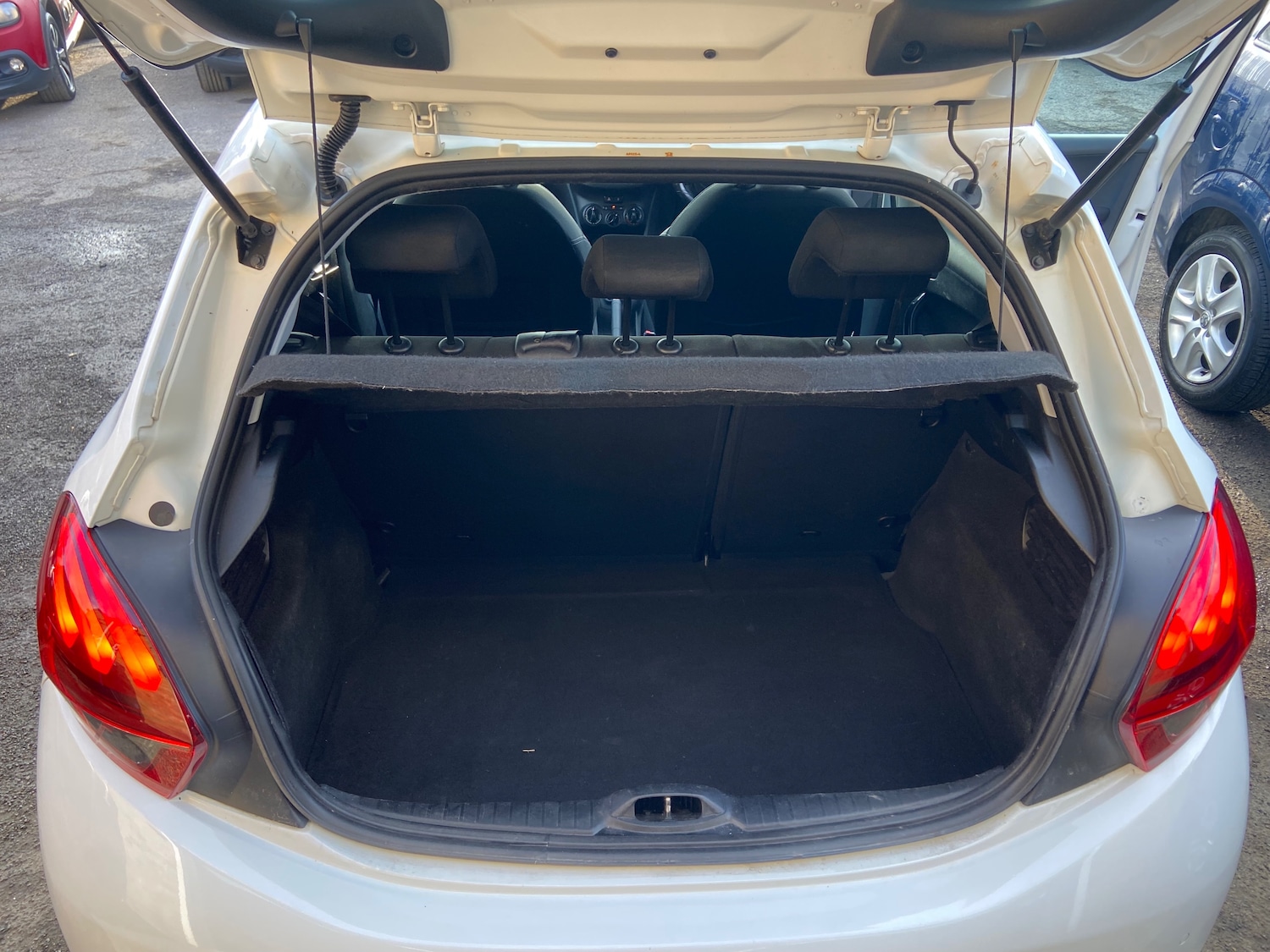 Used Peugeot 208 2015 for sale - 78118129: Photo 29