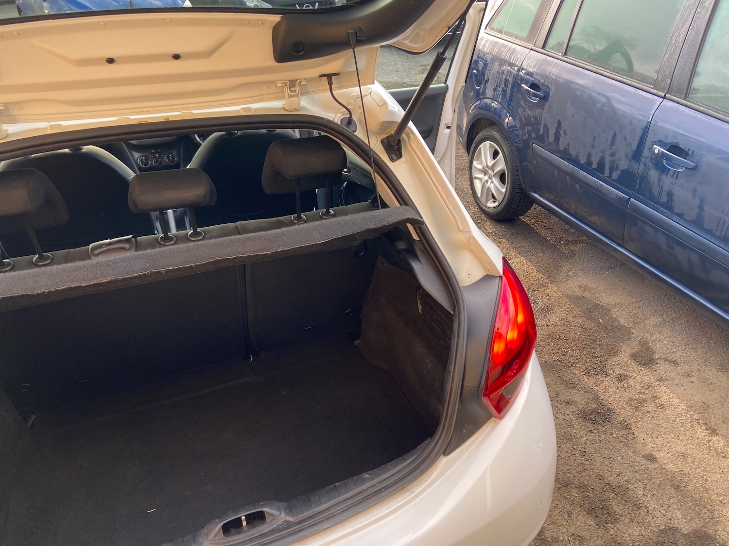 Used Peugeot 208 2015 for sale - 78118129: Photo 30