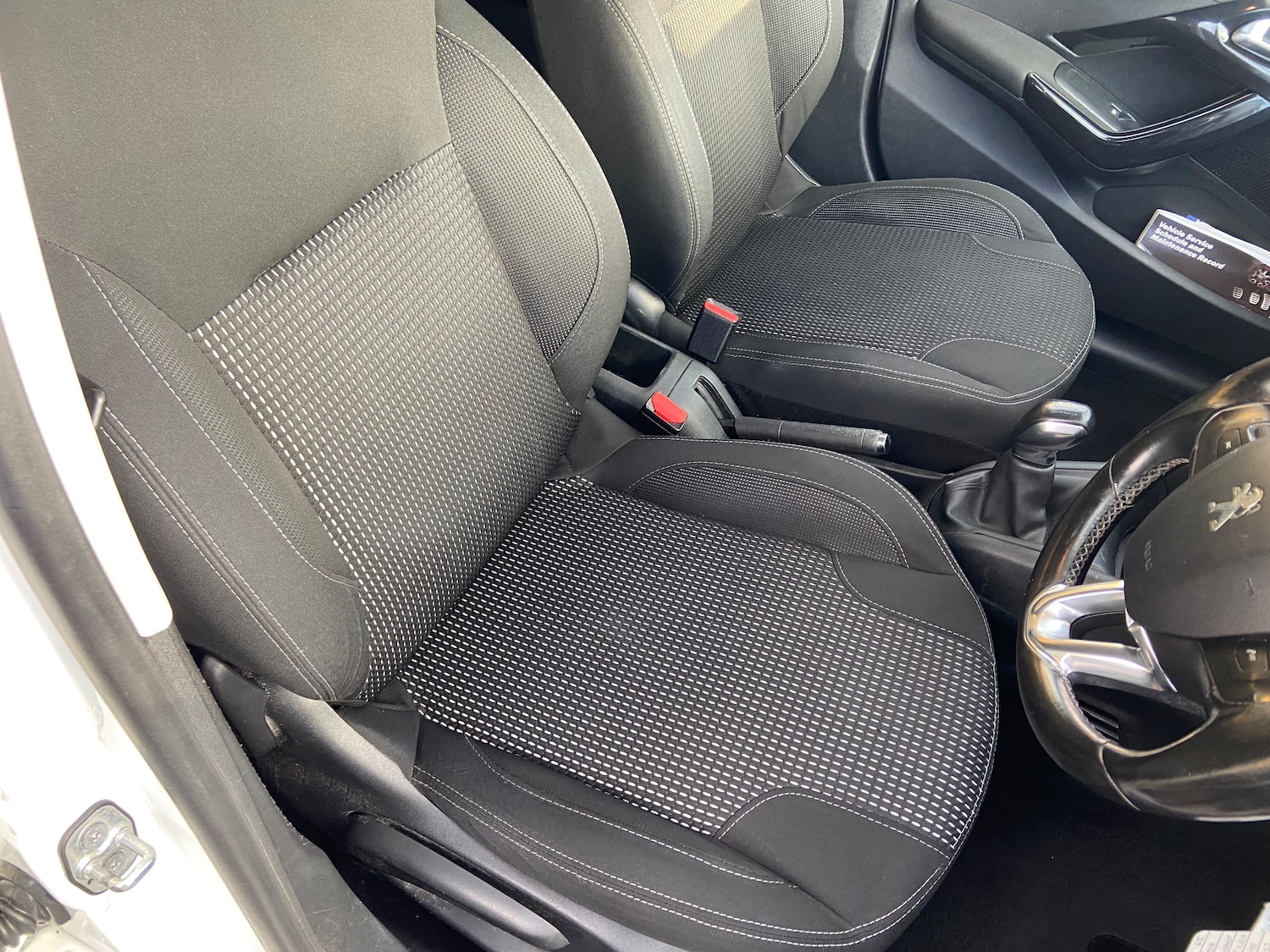 Used Peugeot 208 2015 for sale - 78118129: Photo 37