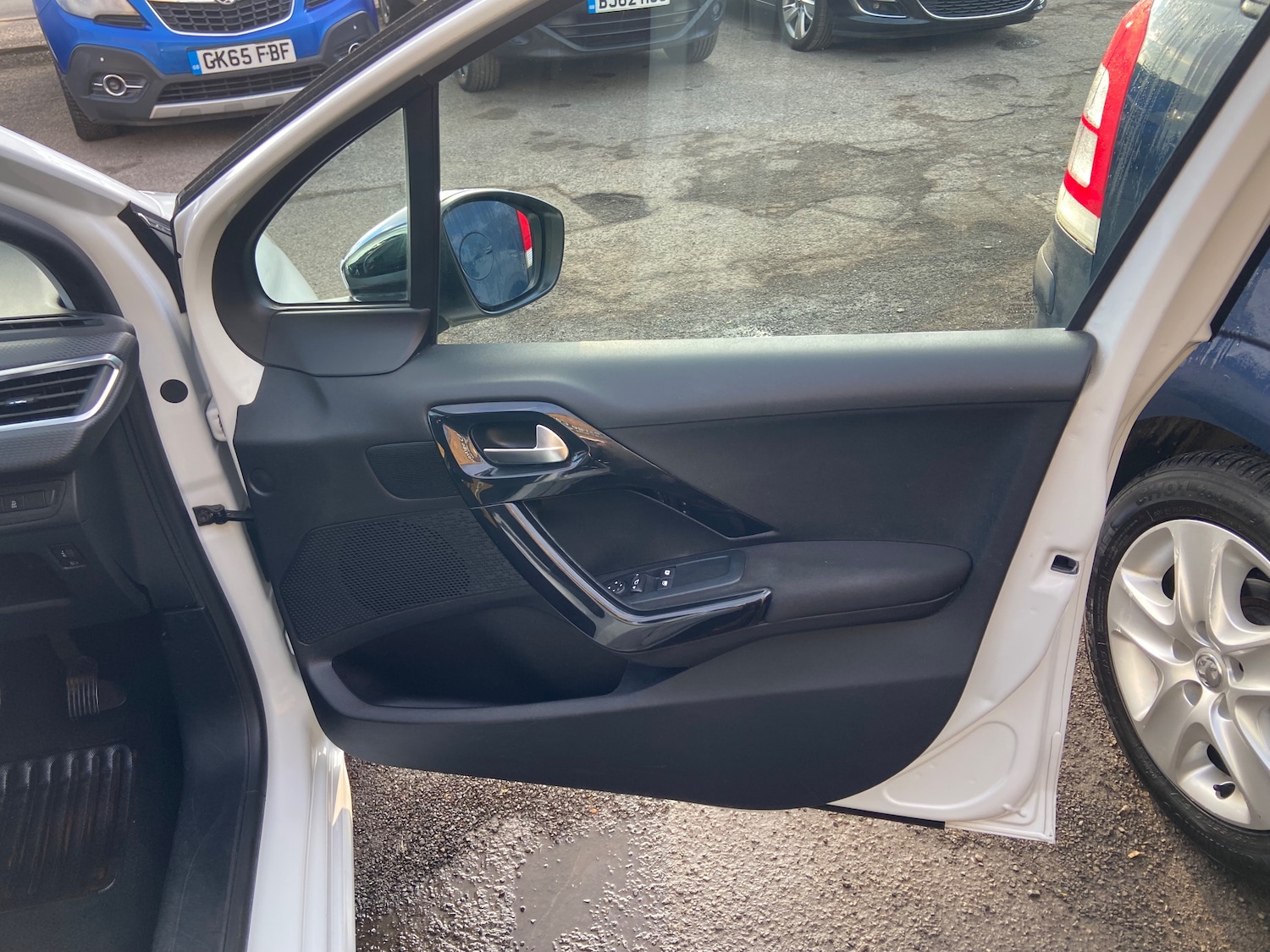 Used Peugeot 208 2015 for sale - 78118129: Photo 39