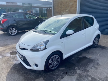 Used Toyota AYGO 2012 for sale - 76062730: Photo