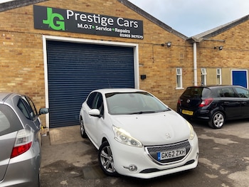 2012 (62) - 1.2 VTi Allure Hatchback 5dr Petrol Manual Euro 5 (82 ps)