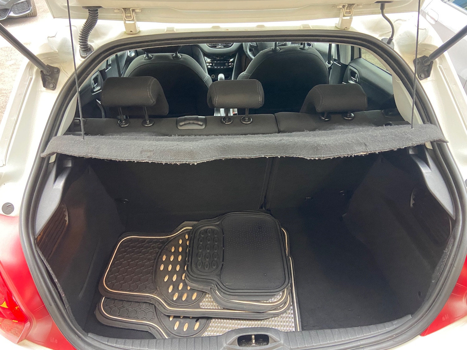 Used Peugeot 208 2012 for sale - 76341051: Photo 21