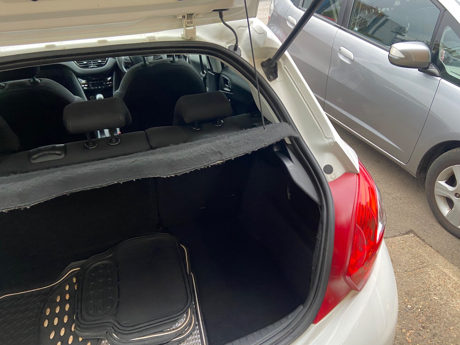 Used Peugeot 208 2012 for sale - 76341051: Photo 22