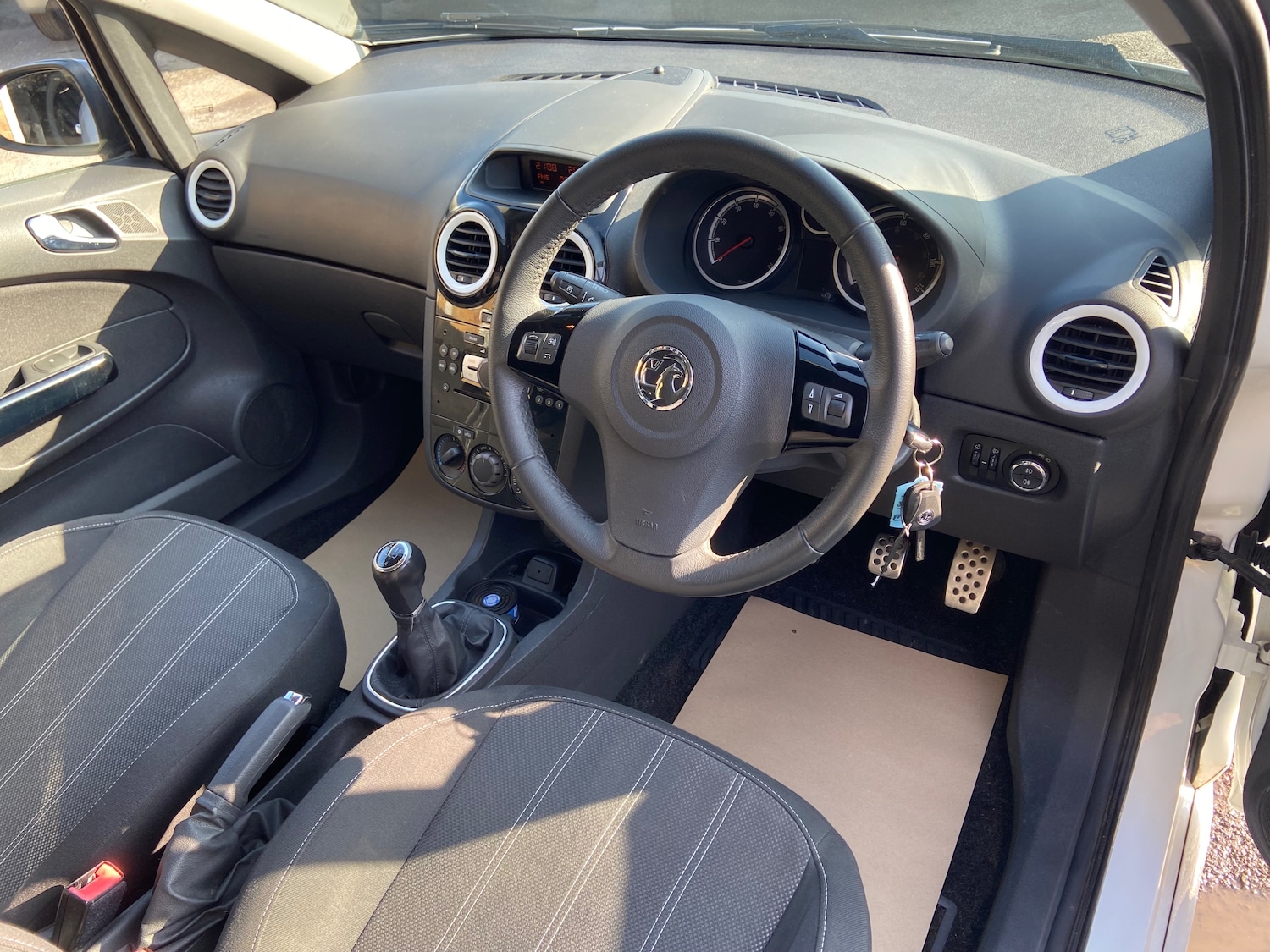 Used Vauxhall Corsa 2014 for sale - 77771430: Photo 32