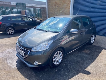 Used Peugeot 208 2015 for sale - 79392416: Photo
