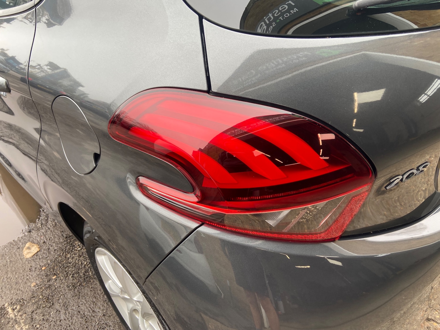 Used Peugeot 208 2015 for sale - 77855819: Photo 10