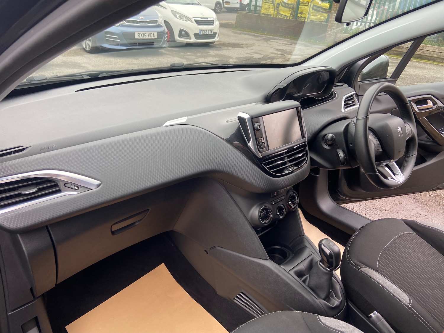 Used Peugeot 208 2015 for sale - 77855819: Photo 19