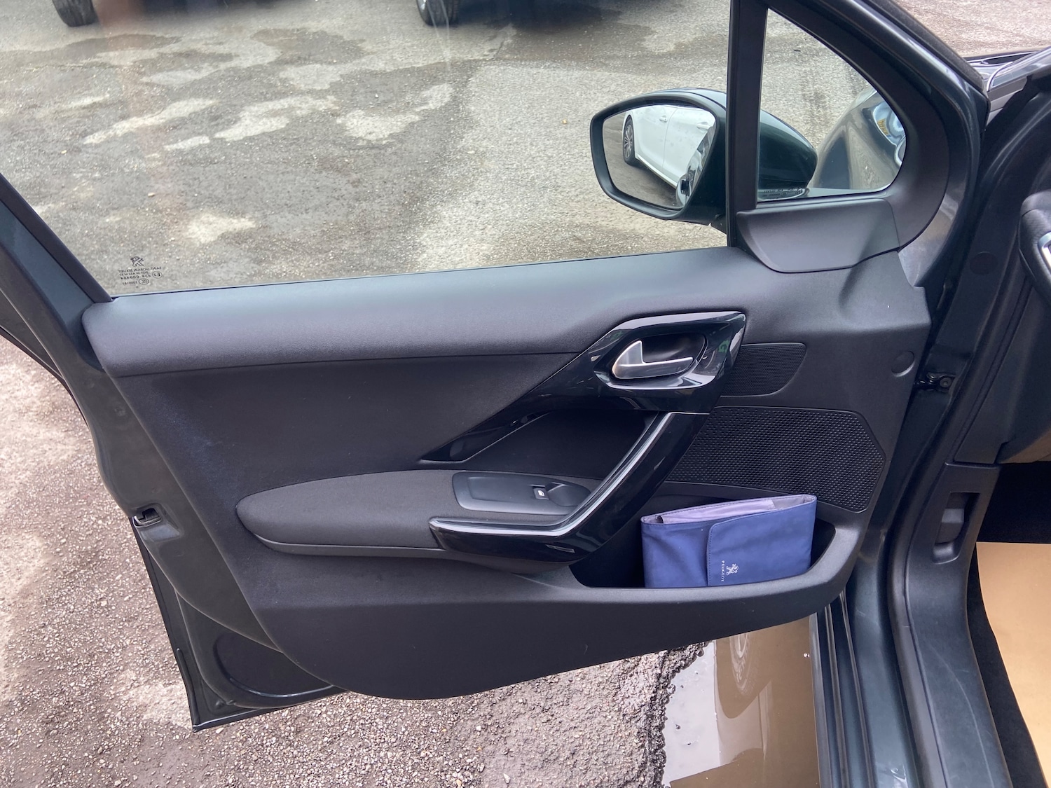 Used Peugeot 208 2015 for sale - 77855819: Photo 20