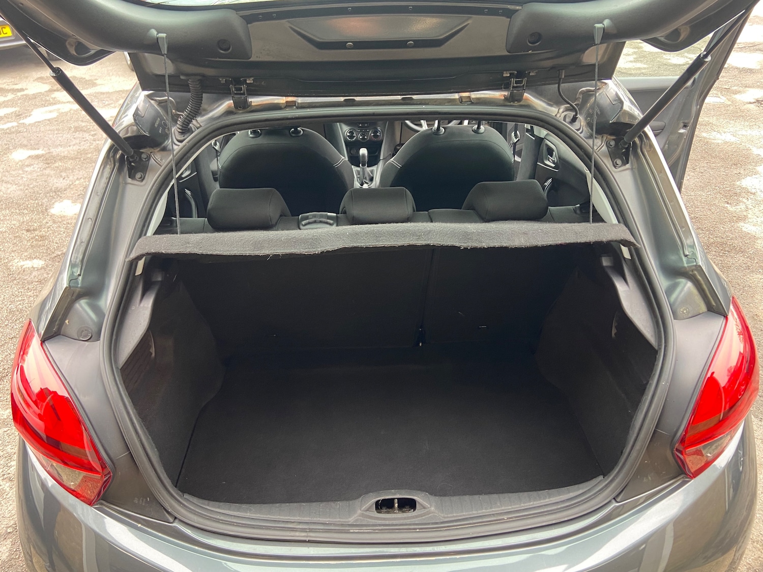 Used Peugeot 208 2015 for sale - 77855819: Photo 24