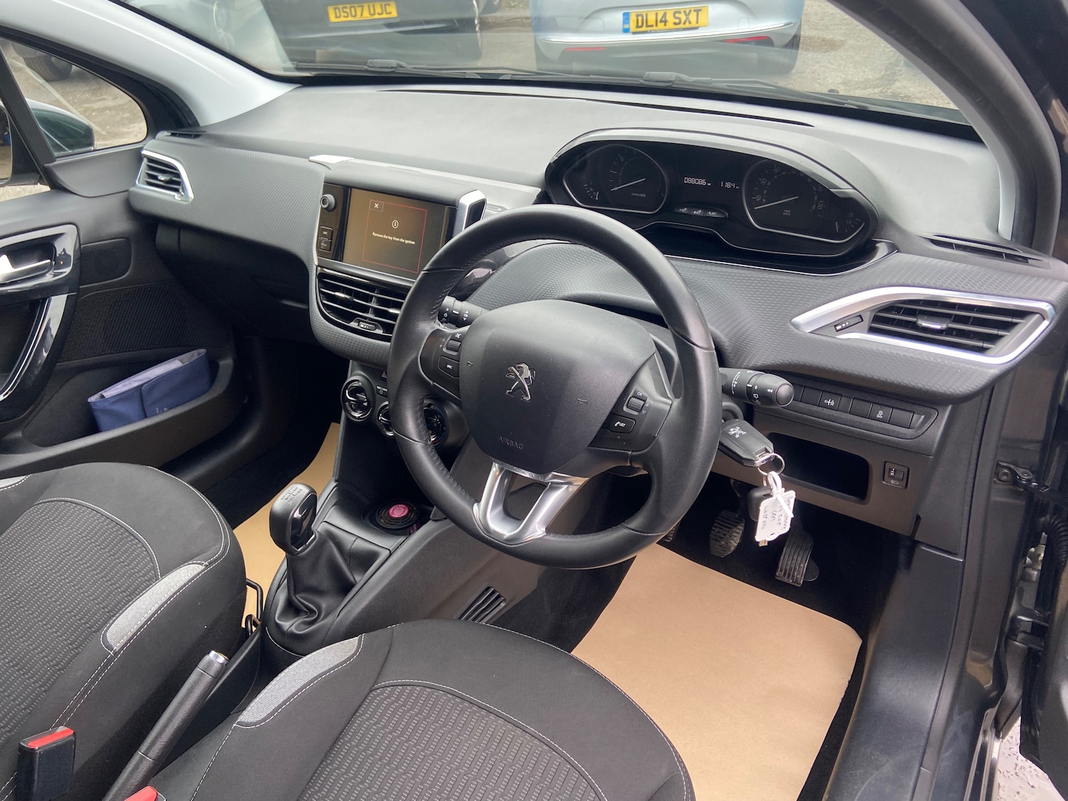 Used Peugeot 208 2015 for sale - 77855819: Photo 27