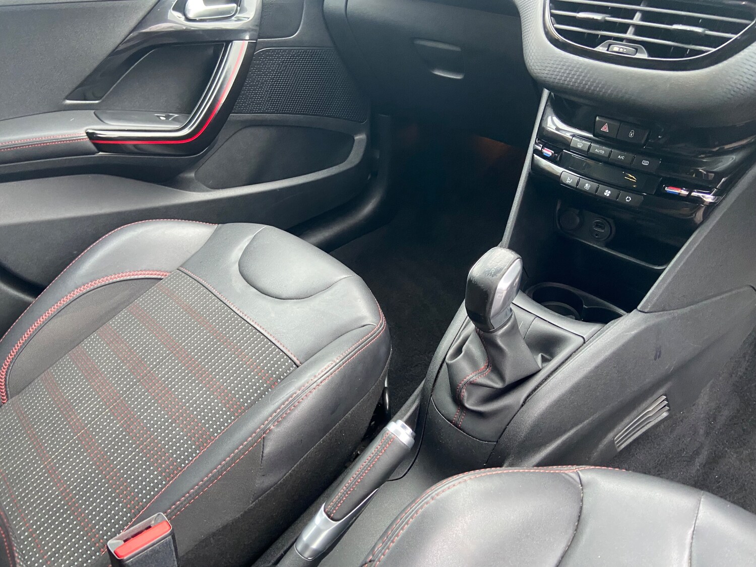 Used Peugeot 208 2016 for sale - 77529279: Photo 31