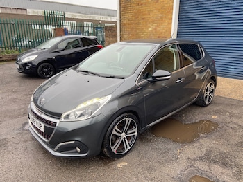 Used Peugeot 208 2016 for sale - 77529279: Photo