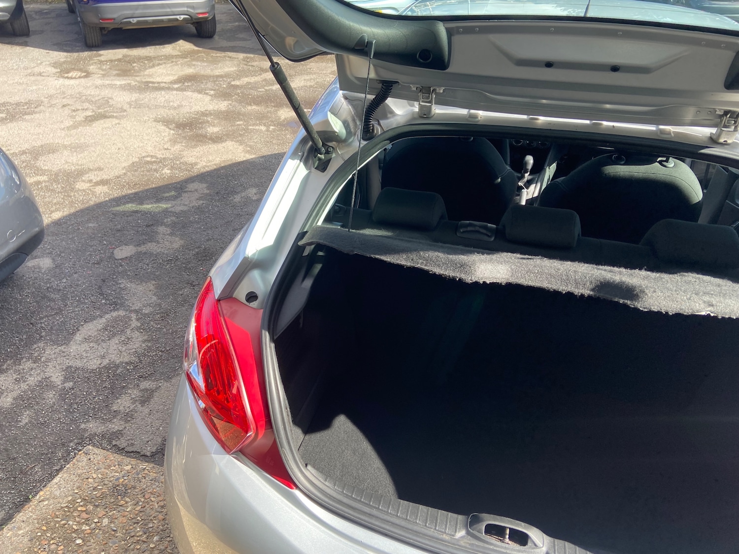 Used Peugeot 208 2012 for sale - 77743435: Photo 25